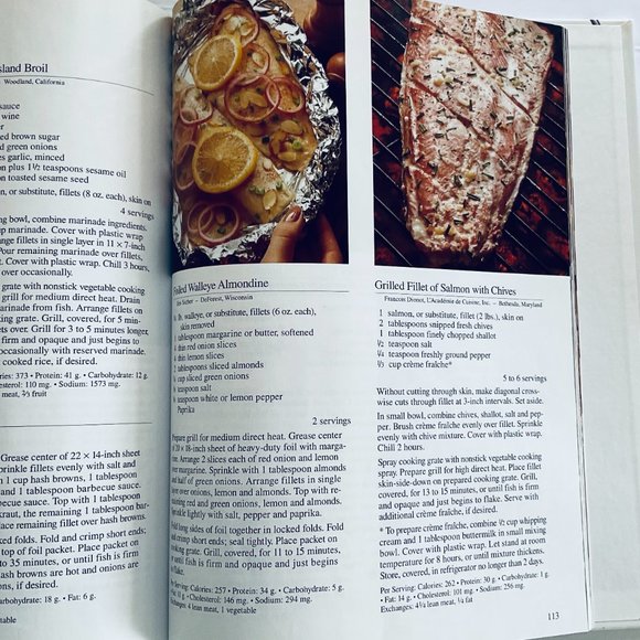 THE FRESHWATER ANGLER "America's Favorite Fish Recipes" EUC - Picture 4 of 9